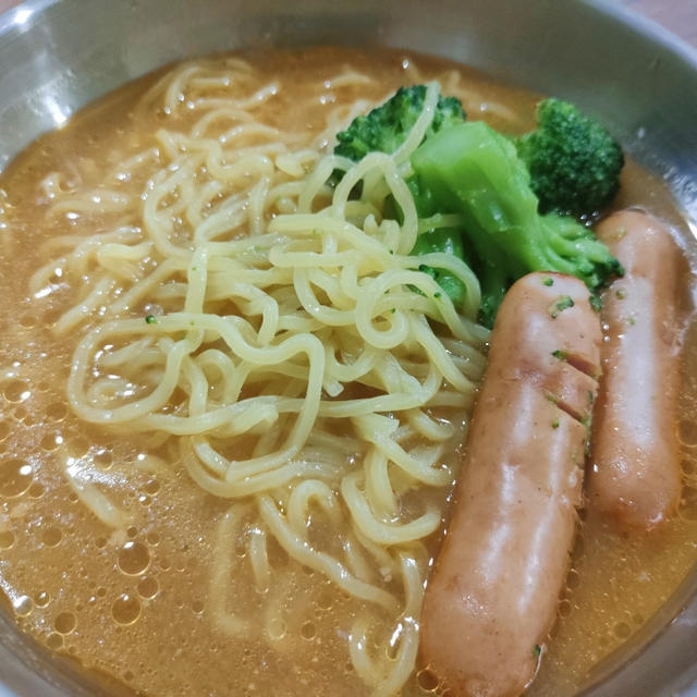 朝ラーしました(^^)と、衣替え＆片付けが終わらない( ；∀；)