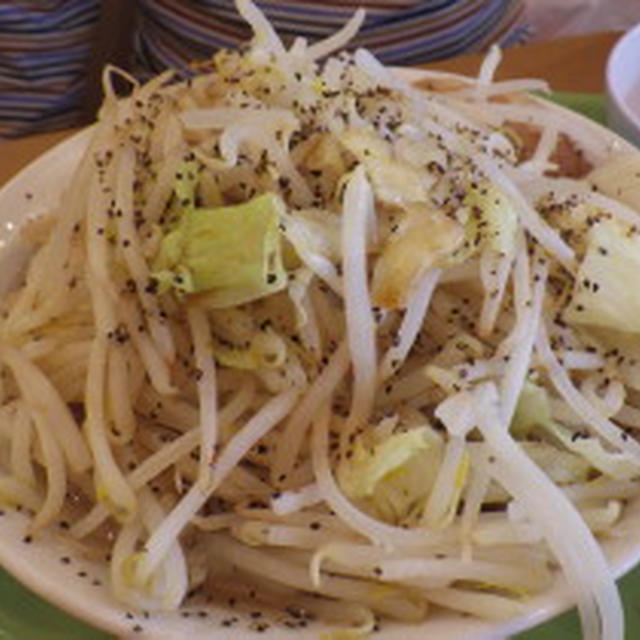 ジャンクガレッジのラーメン　野菜「増し」で(^_-)-☆