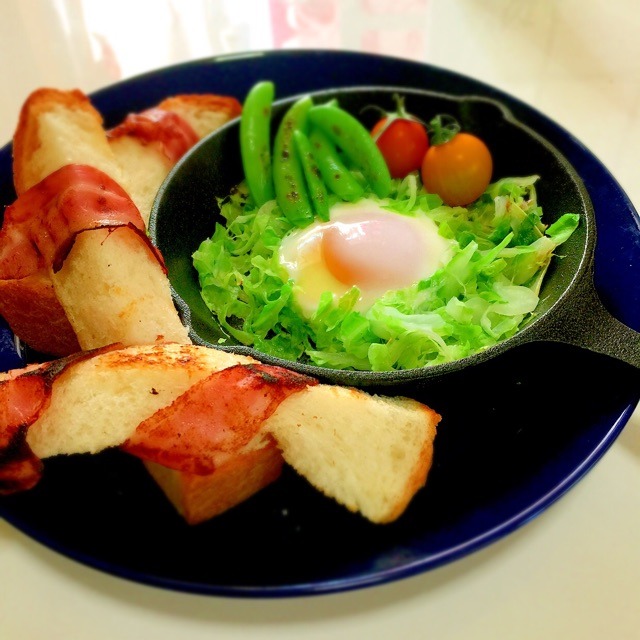 食パンで ベーコン巻き　スティックパン