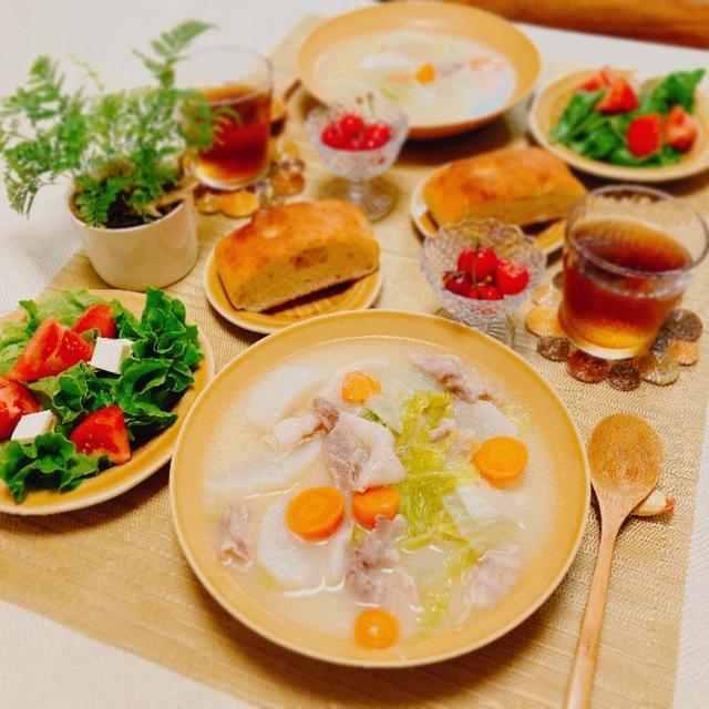 今日も野菜たっぷり。スープのようなシチューの夕ご飯