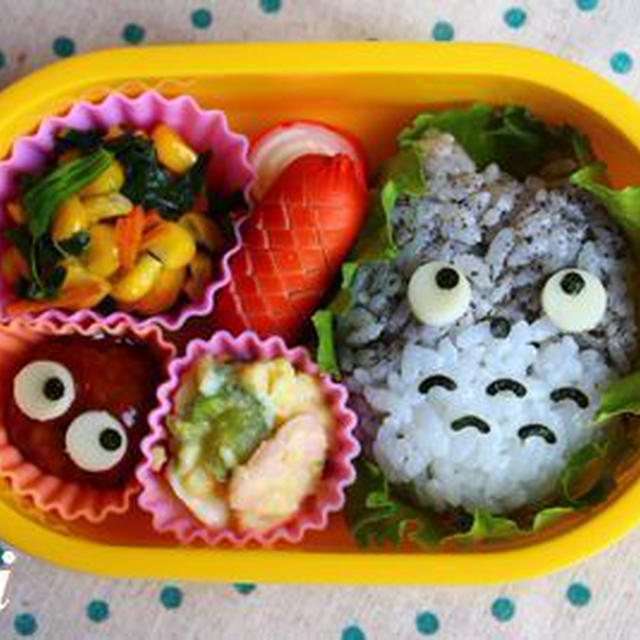 キャラ弁**トトロ＆まっくろくろすけ