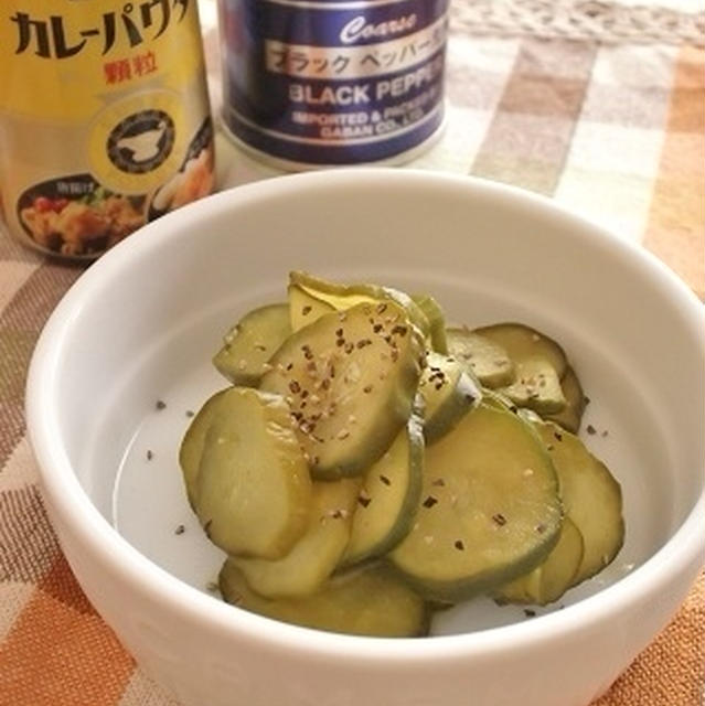 レンジで簡単♪食べきり！サラダ感覚でたべれちゃう　きゅうりのカレーピクルス風