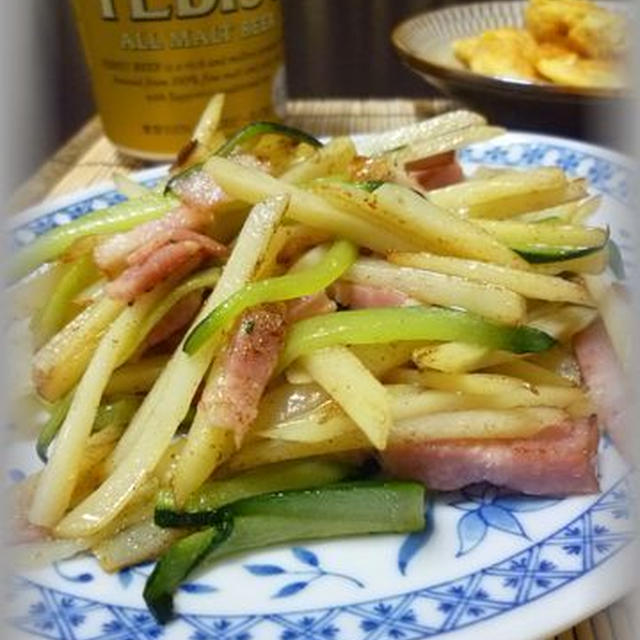 家飲みスパイシーおつまみ☆じゃがいもときゅうりとベーコン炒め