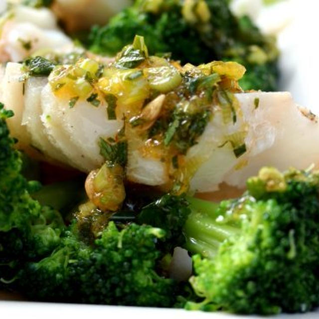 Cod and Broccoli with Thai Lemon Mint Sauce鱈のタイ風レモンミントソースがけ