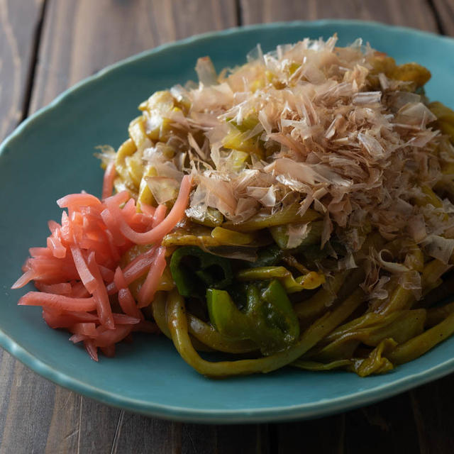 ピリッとスパイシーで食欲増進！『カレー焼きうどん』のレシピ・作り方