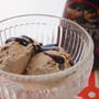 アイスクリームのチョコレートソースがけ「マネーボール」