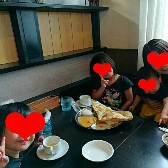 幼稚園参加会&カレーランチ、キョロちゃんおもちゃの缶詰め。