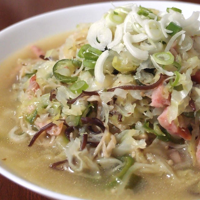 ラーメン風！？山盛りエノキダケとキャベツの蒸し煮