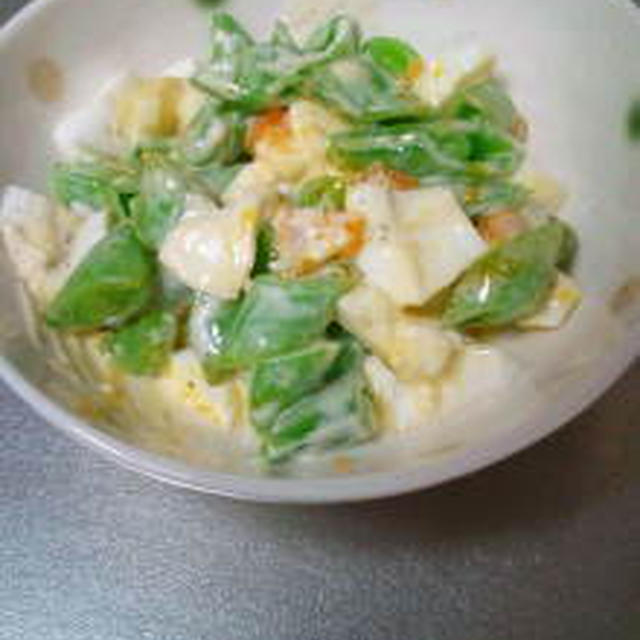 スナップエンドウと半熟茹で卵のサラダ