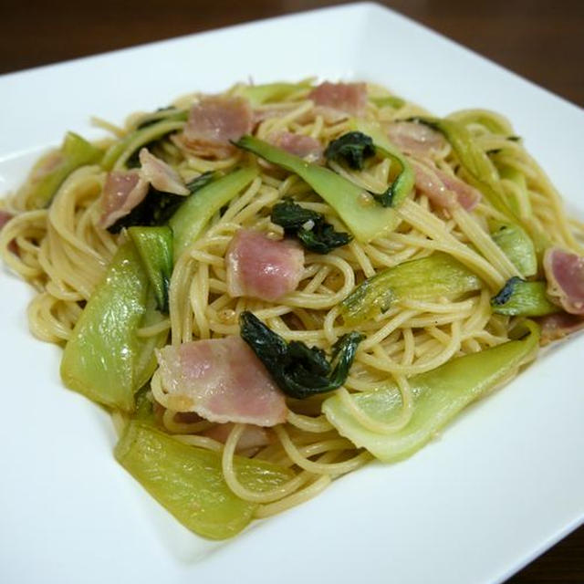 【簡単レシピ】青梗菜とベーコンのパスタ♪コンソメ風味♪