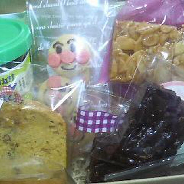 たくさんのお菓子の贈り物