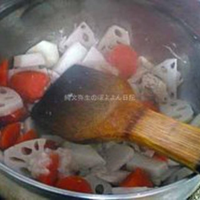 塩糀とごま油で作る　塩味筑前煮　レンコン、里芋、人参、鶏スープの残りの鶏手羽元で作りました