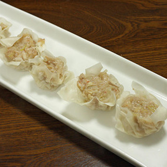 焼売の皮と春巻きの皮を処理