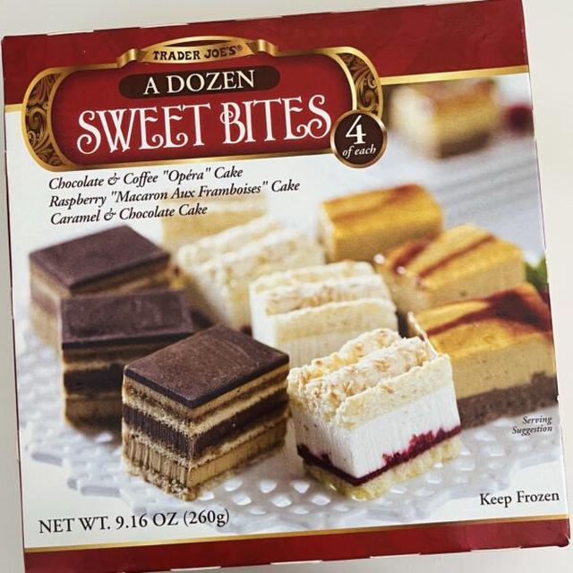 トレジョさんの冷凍ミニケーキ ’’ダズンスイートバイツ” Trader Joe’s A Dozen Sweet Bites