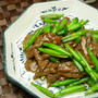 焙煎胡麻油で牛肉と金針菜の炒めもの