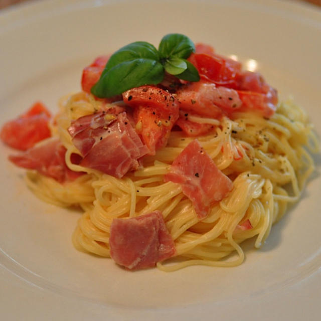 生ハムとトマトのクリームパスタ