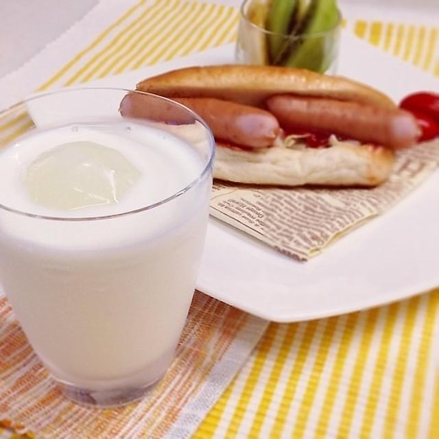 梅ジュースのミルク割り