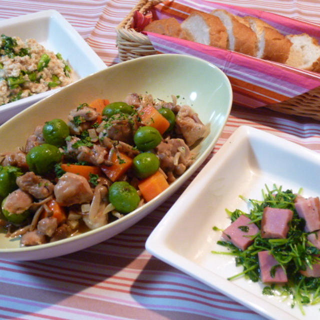 鶏肉とオリーブの煮込みと豆苗とベーコンのソテーの献立