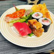 お寿司と白菜と豚バラの重ね煮。自分へのクリスマスプレゼント。