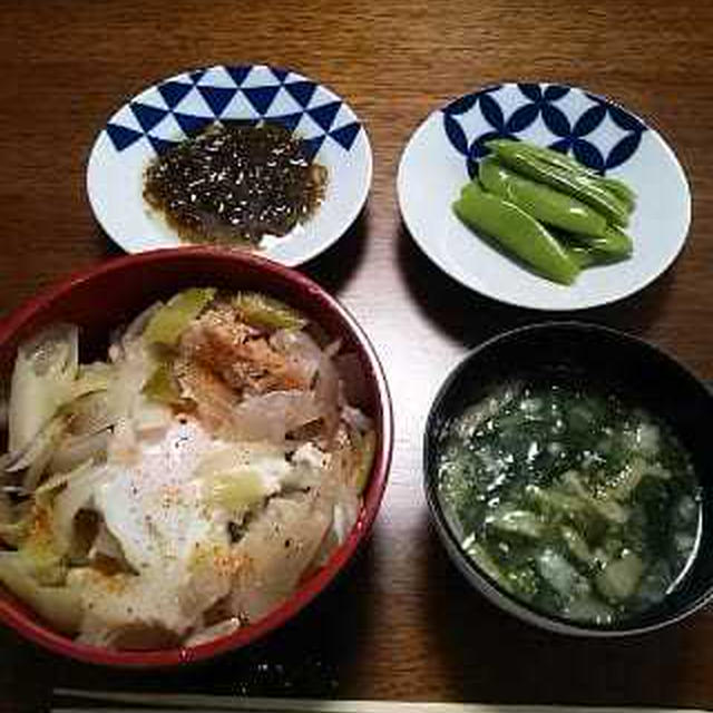 がっつり丼で一汁二菜：豚玉丼