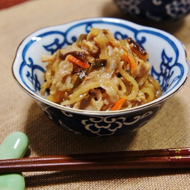 旨みが染み込んだ☆豚バラ肉と切干大根と春雨の煮物