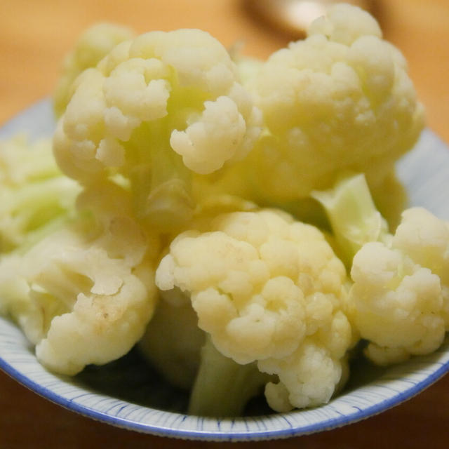 【野菜】カリフラワーは水少量で蒸し茹で。むしゃむしゃ食べられる、立派なオカズ