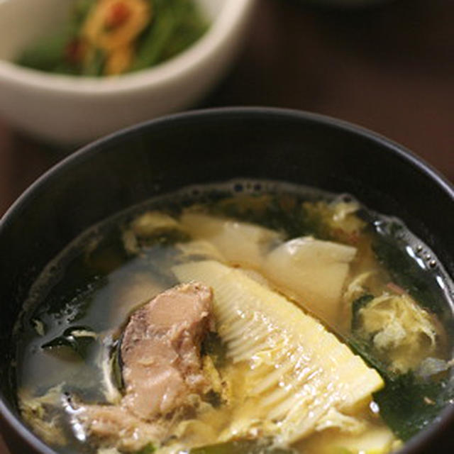 鯖ダバダ〜♪筍の味噌汁に鯖水煮缶詰をＩＮ
