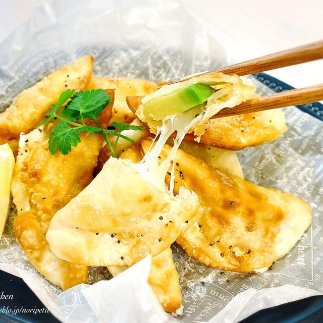 つまみ食いが止まらない⁈<らくウマ>アボカド&チーズの包み揚げ