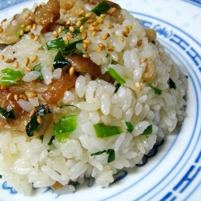 絶品☆鶏皮＆ニラ炒飯