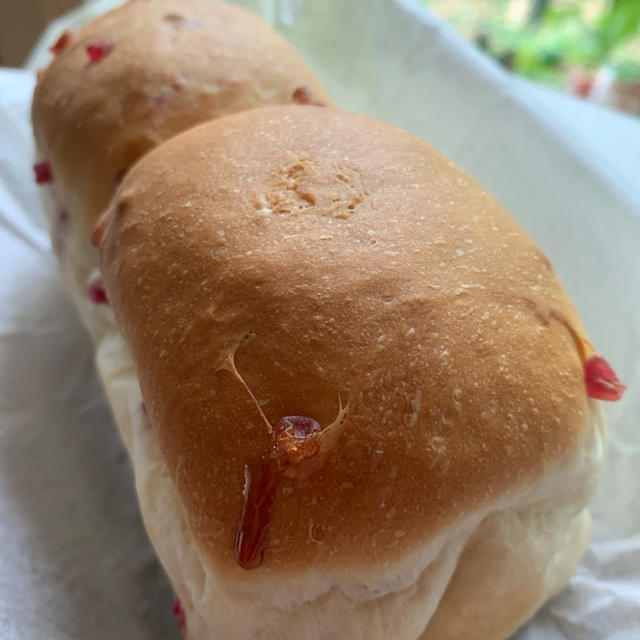 つぶつぶいちご食パン