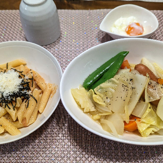 コンソメスープとたらこソースペンネ