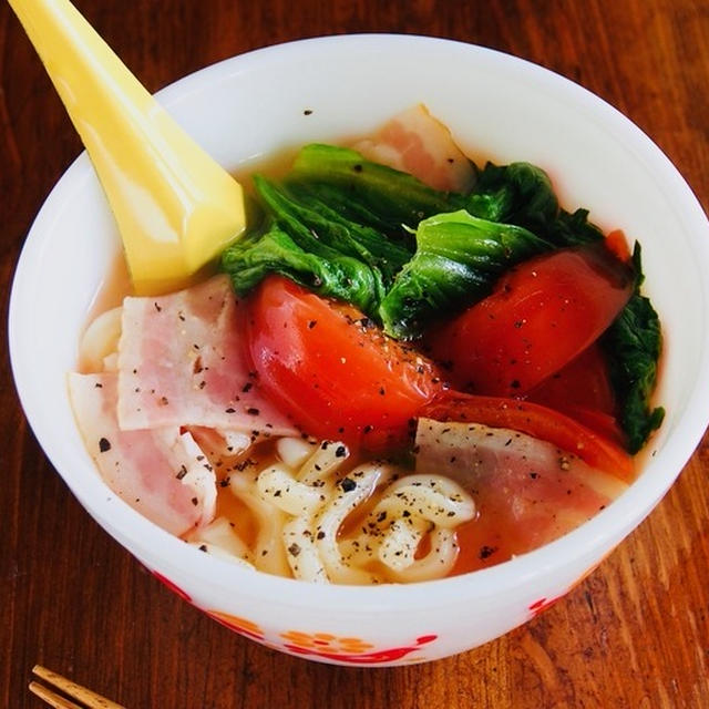 ベーコン、レタス、トマトでスープうどん！  「BLTうどん」がウマ死！！