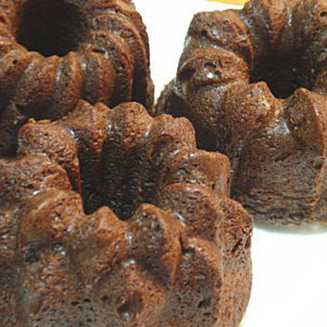 ミニクグロフ型で焼くチョコレートケーキ（レシピ付）
