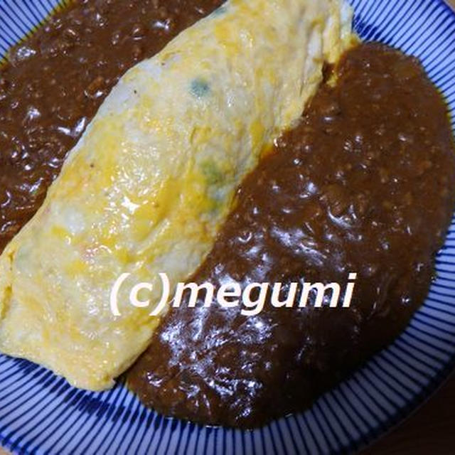 お昼ごはんにオムライスカレー