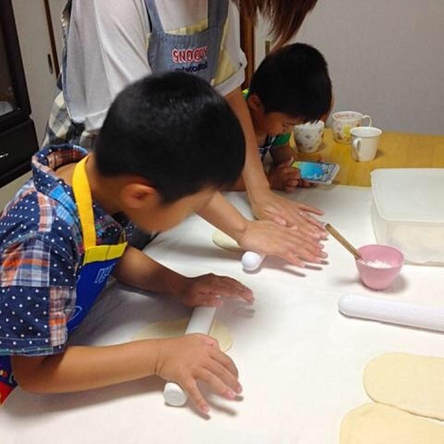 子どもたちも大喜び、明日も作りたくなるナンと、バタートマトチキンカレーおうち親子レッスン