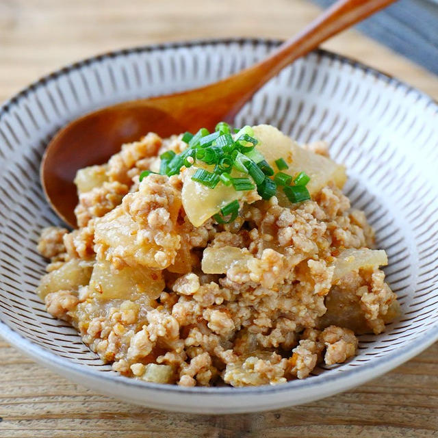 鶏そぼろと大根のごまみそ炒め煮