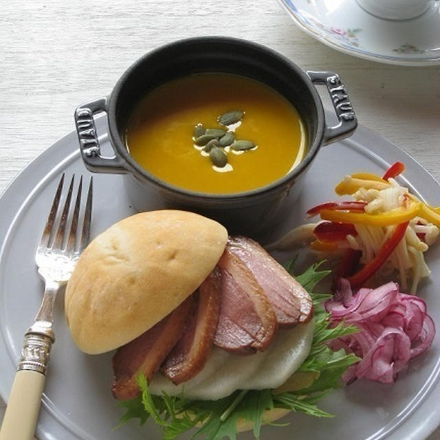 鴨肉と梨、水菜のサンドイッチ ＆ ストウブで、かぼちゃのポタージュ♪