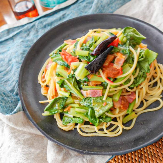 【野菜を食べるパスタレシピ】小松菜たっぷりトマトペペロンチーノ