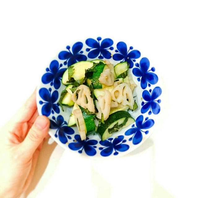秋の食べ方も分かる双葉家のごはん【ズッキーニと蓮根の大葉炒め】
