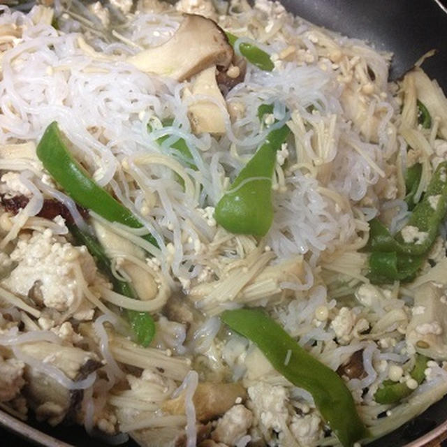 低カロリー「糸こんにゃくときのこ、鶏肉他の炒め物」♪