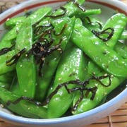 シャキシャキにやみつき♪　絹さやの塩昆布ナムル