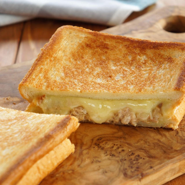 休日の朝ごはんに♡とろ～りチーズのツナメルト