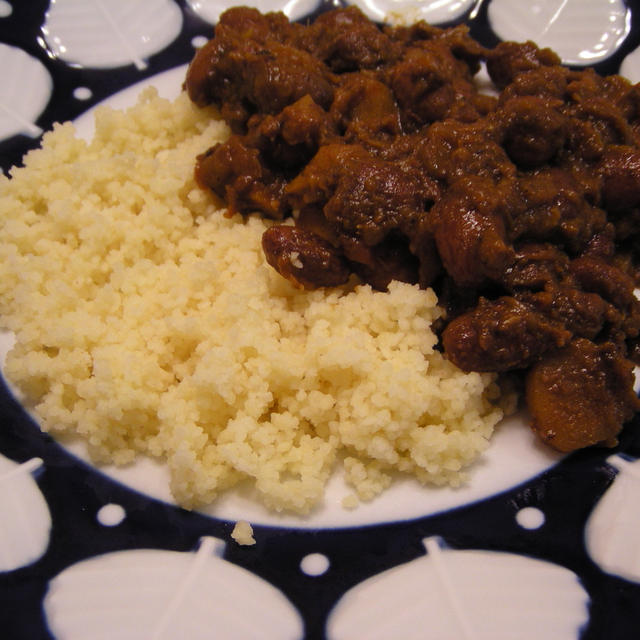 ウズラ豆とゴボウのドライ味噌カレー・・・クスクス添え