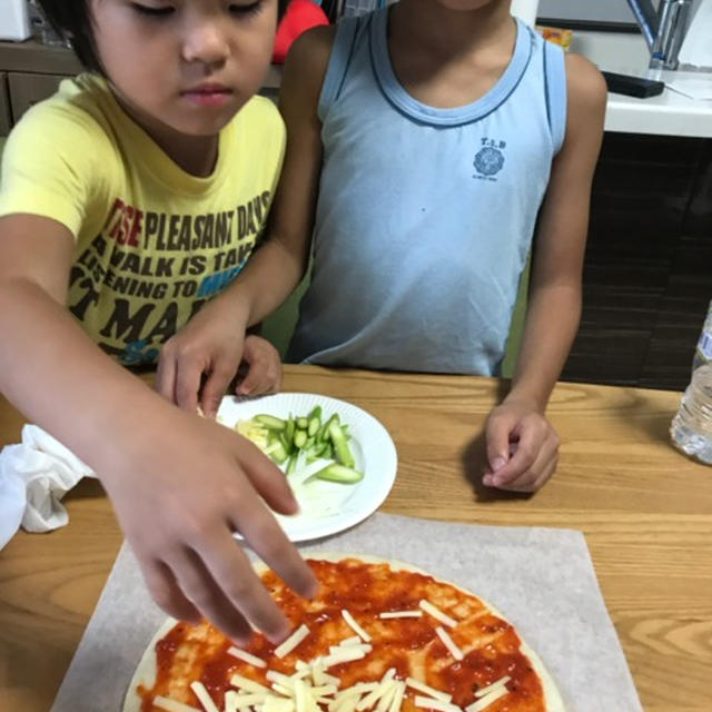 子供たちとピザ作り♪