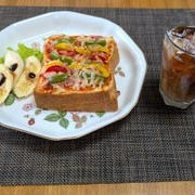 忙しい朝はのっけるだけ☆ベーコンのピザトースト♪☆♪☆♪