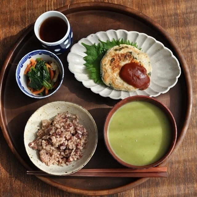 一汁二菜ごはん◆新玉葱と春キャベツのポタージュ、蓮根とわかめと豆腐のハンバーグ、ほうれん草と人参のおひたし