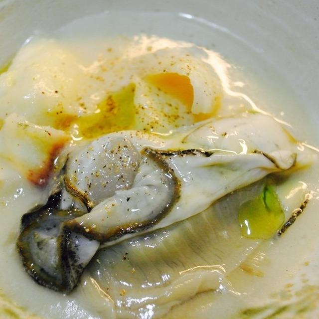 ゆり根とそば粉のスープ、生牡蠣のせ
