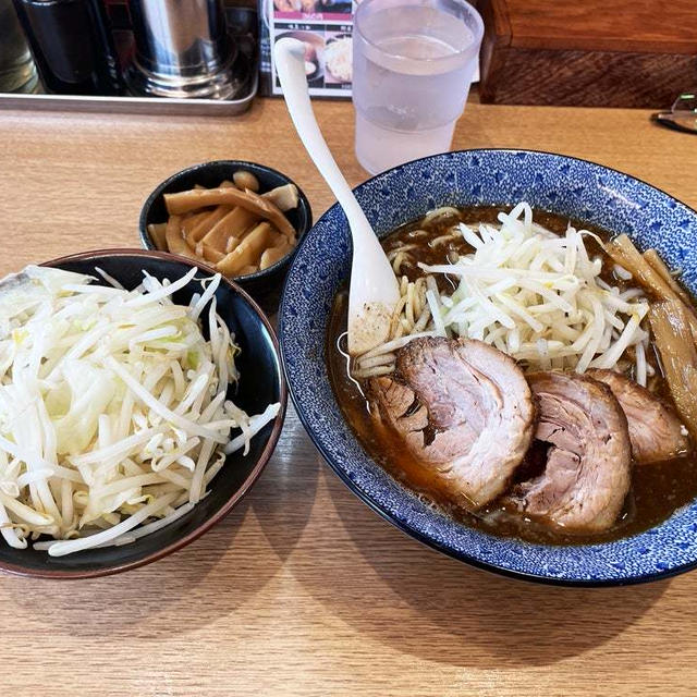 半ちゃーしゅー麺の大盛をバラだけ麺かため野菜増しメンマ増しで啜る
