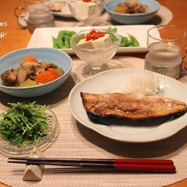 『醤油麹鯖』の献立。
