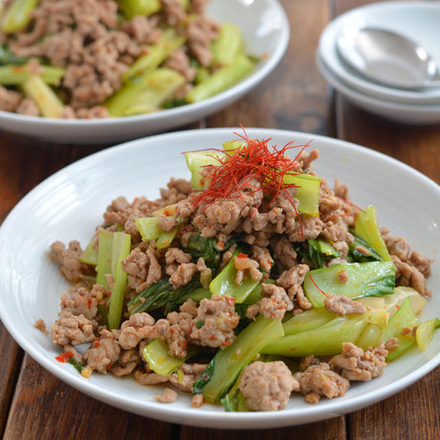 ひき肉と青梗菜のピリ辛炒め。【ごはんが進む・スピード炒め】の献立。アルコールディスペンサー。